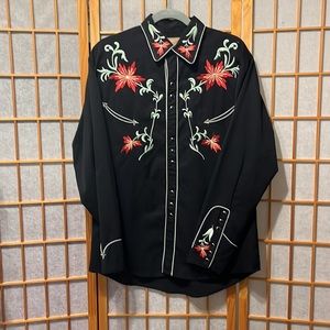 SCULLY, this snap down collage shirt is in perfect condition with flower detail